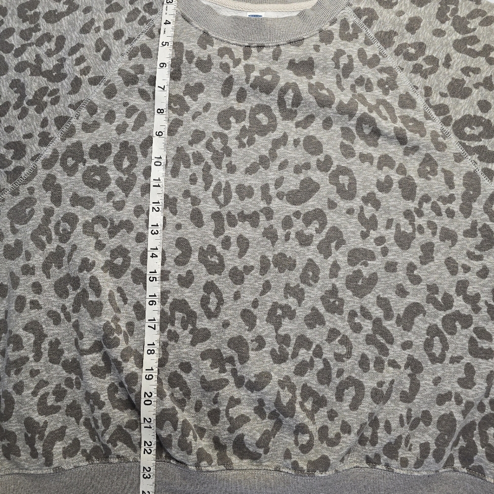 Old Navy Sweatshirt Gray Fleece Snow Leopard Long Sleeve Fleece Pullover XL - Picture 11 of 13